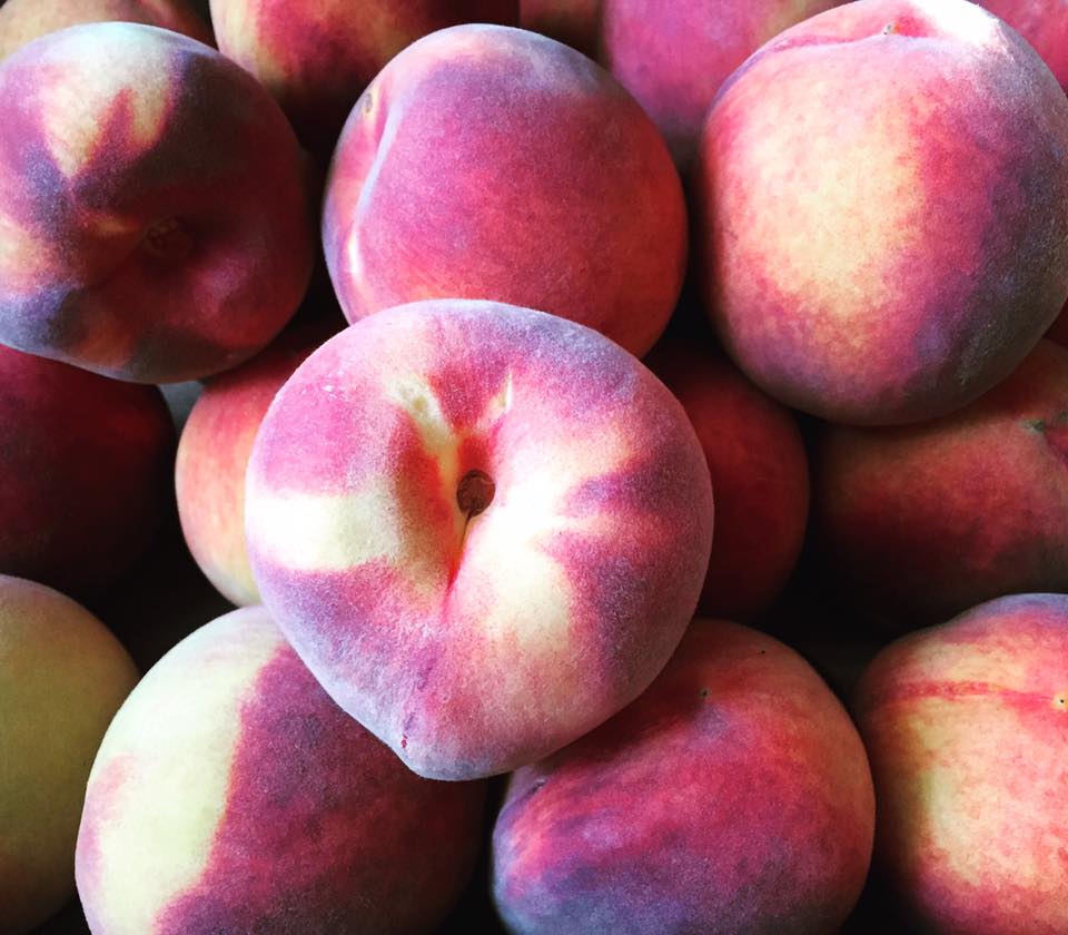 Marysville fruitstand peaches